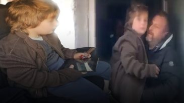 Babasının ka&ccedil;ırıp 7 yıl harbe evde sakladığı k&uuml;&ccedil;&uuml;k kız annesine teslim edildi