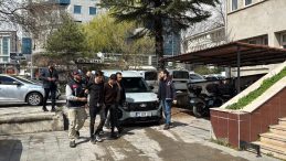 Bablarını bı&ccedil;ak ve nacakla katletmişlerdi: Cani kardeşlere tutuklama!