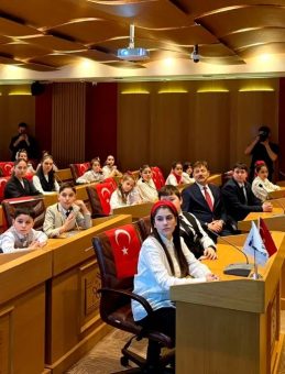 Bah&ccedil;elievler'de 23 Nisan Coşkusu