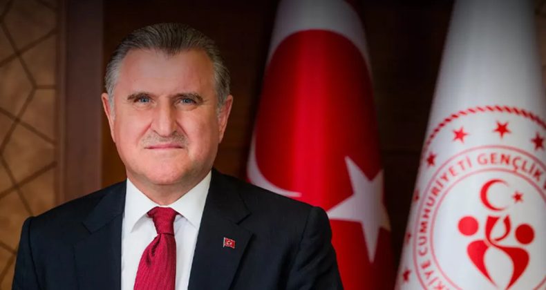 Bakan Bak'tan Bursaspor ve Batman Petrolspor'a tebrik!