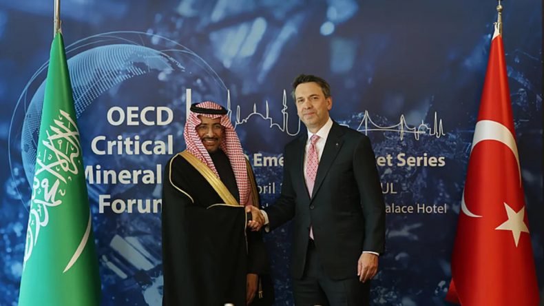 Bakan Bayraktar, Suudi Arabistan Sanayi ve Maden Kaynakları Bakanı Al-Khorayef ile g&ouml;r&uuml;şt&uuml;