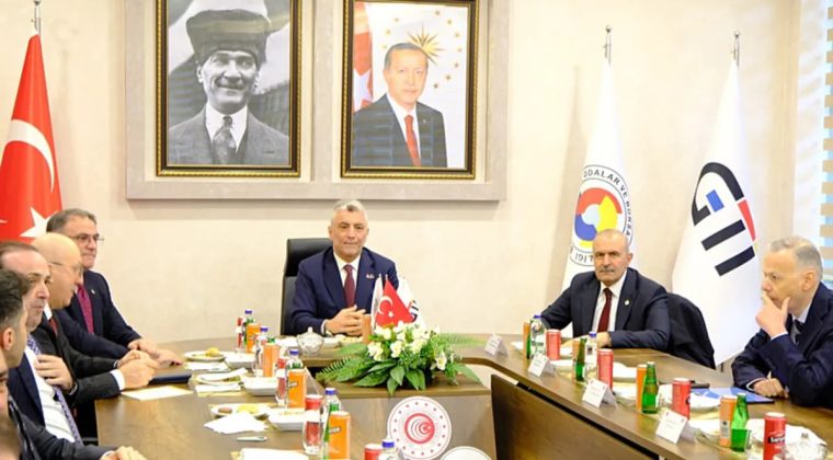 Bakan Bolat: "İran'a A&ccedil;ılan Kapılarda Sorun Yok"