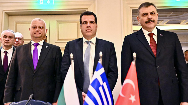 Bakan &Ccedil;ift&ccedil;i, Atina'da '&Uuml;&ccedil;l&uuml; Mekanizma Toplantısı'na katıldı