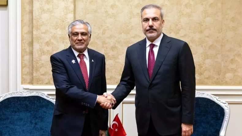 Bakan Fidan Pakistanlı Mevkidaşı ile Telefonda G&ouml;r&uuml;şt&uuml;!