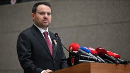 Bakan G&uuml;rlek Duyurdu: 46 Yıllık Miras Uyuşmazlığı B&ouml;yle &Ccedil;&ouml;z&uuml;ld&uuml;