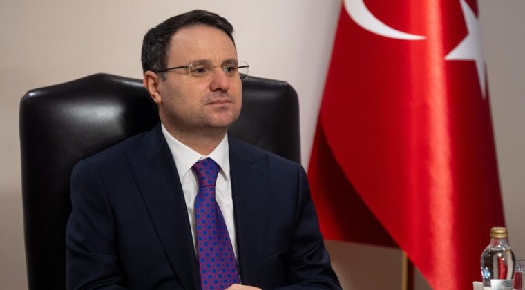 Bakan G&uuml;rlek duyurdu&hellip; İstanbul'da bir gemide 106 kilogram kokain ele ge&ccedil;irildi