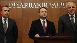 Bakan G&uuml;rlek, sosyal medyaya kimlikle giriş i&ccedil;in tarih verdi