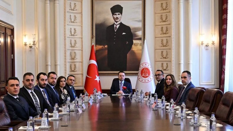 Bakan Gürlek Türk Hukuk Enstitüsü Heyetini Kabul Etti