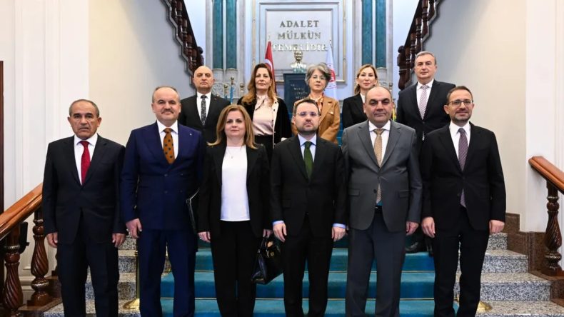 Bakan G&uuml;rlek: Yargıyı El Birliğiyle Daha da Hızlandıracağız