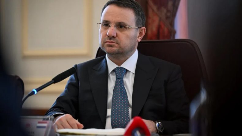 Bakan G&uuml;rlek'ten Hollanda'ya iş birliği &ccedil;ağrısı: "217 FET&Ouml;'c&uuml; ve 8 PKK'lı iade talebimiz mevcut"