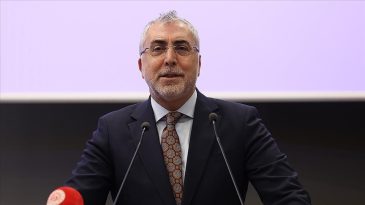 Bakan Işıkhan: T&uuml;rkiye, can simidi olmaya devam ediyor