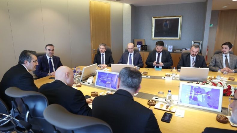 Bakan Kacır, T&uuml;rkiye Bankalar Birliği Y&ouml;netim Kurulu Toplantısı'na katıldı