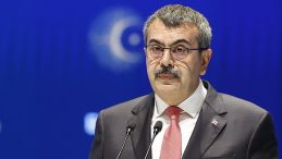 Bakan Tekin'den 23 Nisan mesajı: Kararlılığımızı aynı istikametle s&uuml;rd&uuml;r&uuml;yoruz