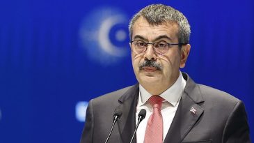Bakan Tekin'den 23 Nisan mesajı: Kararlılığımızı aynı istikametle s&uuml;rd&uuml;r&uuml;yoruz