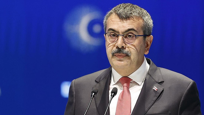 Bakan Tekin'den 23 Nisan mesajı: Kararlılığımızı aynı istikametle s&uuml;rd&uuml;r&uuml;yoruz