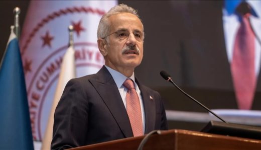 Bakan Uraloğlu a&ccedil;ıkladı: H&uuml;rm&uuml;z Boğazı'ndan 3 gemi g&uuml;venle ayrıldı