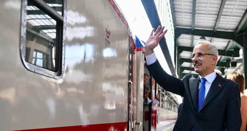 Bakan Uraloğlu a&ccedil;ıkladı: Sanat raylarda! Tiyatro Treni, 4 Mayıs'ta Ankara'dan yola &ccedil;ıkacak