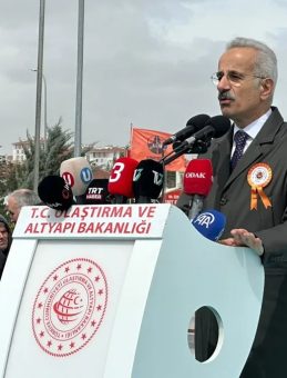 Bakan Uraloğlu, "Karbon emisyonu 31 bin ton azalacak, ulaşım hızlanacak"