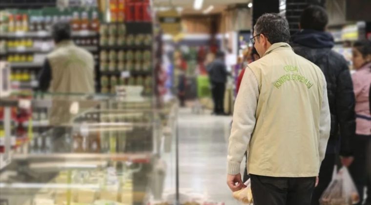 Bakanlık gıda g&uuml;venliği denetimlerini artırdı: 2 bin 345 parti gıda &uuml;r&uuml;n&uuml; ifşa etti