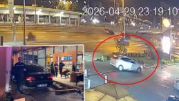 Bakırk&ouml;y'de otomobil kafeye daldı: 6 yaralı!