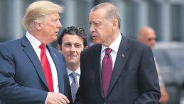 Başkan Erdoğan ABD Başkanı Trump&rsquo;la g&ouml;r&uuml;şt&uuml;: Ateşkes kalıcı barış i&ccedil;in fırsat