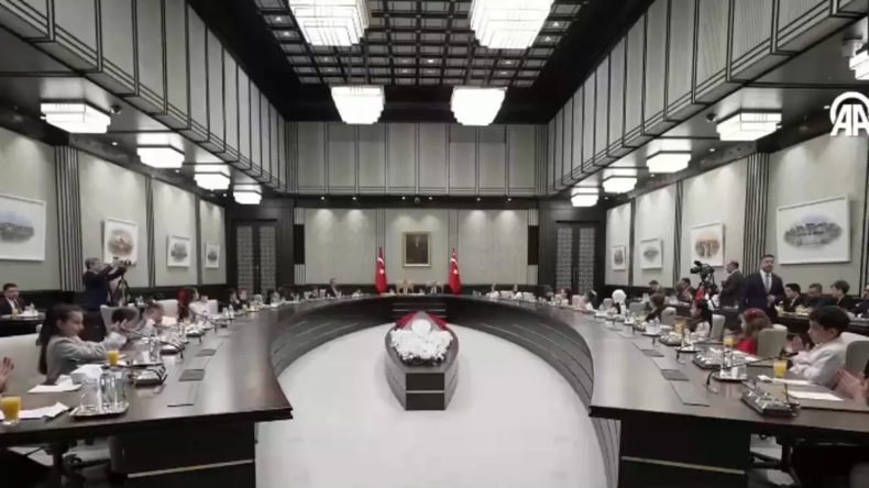 Başkan Erdoğan &ccedil;ocuklarla bir araya geldi