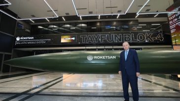 Başkan Erdoğan, ROKETSAN &Uuml;retim Tesisleri'nde İncelemelerde Bulundu: Tayfun Blok-4 F&uuml;zesini İmzaladı