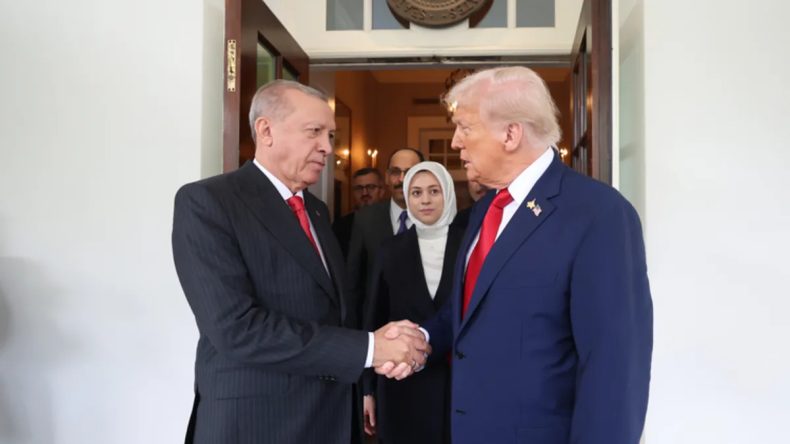 Başkan Erdoğan, Trump ile telefonda g&ouml;r&uuml;şt&uuml;: Yaşananlar demokrasi h&uuml;rriyetine yapılmış menfur bir eylem
