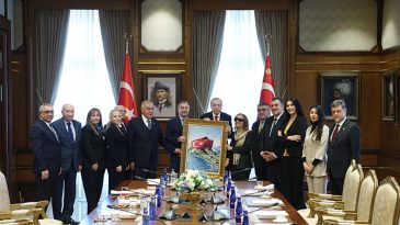 Başkan Erdoğan, T&uuml;rk Demokrasi Vakfı Heyetini Kabul Etti