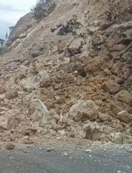 Batman'da heyelan: Üniversitenin yolu ulaşıma kapandı