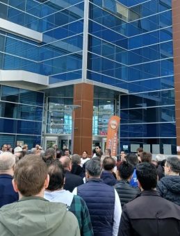 Bayraklı Belediyesi'nde Sosyal Denge Tazminatı Krizi: Memurlar Eylemde