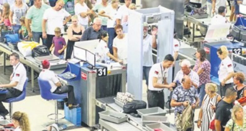 Bayramda 323 bin yolcu gümrükten geçti