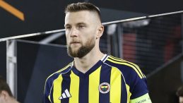 Ben kaptanım, sahaya &ccedil;ıkarım