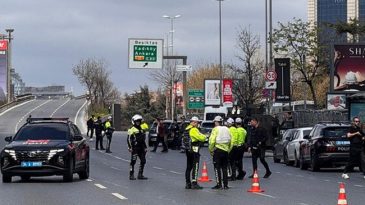 Beşiktaş'ta polis noktasına saldırı soruşturması: Ş&uuml;pheliler adliyeye sevk edildi