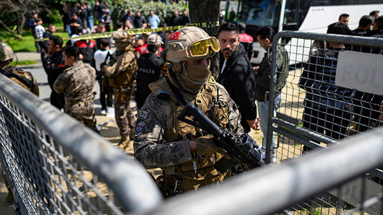 Beşiktaş'taki polis kontrol noktasına saldırıda 1 g&ouml;zaltı daha