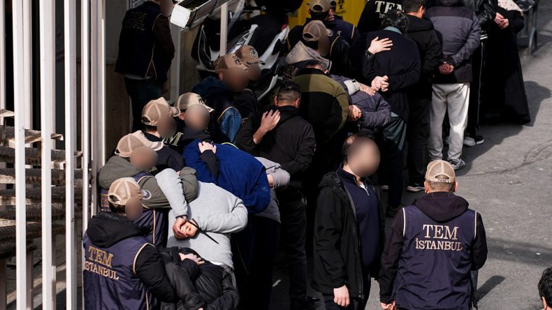 Beşiktaş'taki polis noktasına yönelik terör saldırısına ilişkin 9 şüpheli tutuklandı