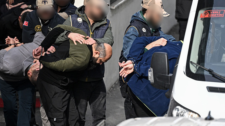 Beşiktaş'taki ter&ouml;r saldırısında g&ouml;zaltına alınan 3 kişi adliyede