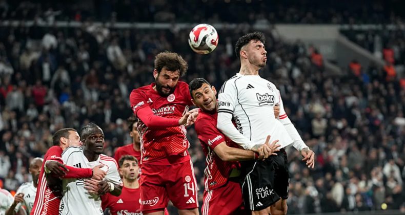 Beşiktaş&rsquo;a Emirhan Top&ccedil;u&rsquo;dan K&ouml;t&uuml; Haber!