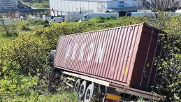 Beylikd&uuml;z&uuml;'nde Tır Kazasında Facidan D&ouml;n&uuml;ld&uuml;