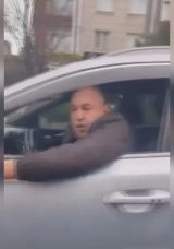 Beylikd&uuml;z&uuml;'nde Trafik Magandası Kamerada: Kadın S&uuml;r&uuml;c&uuml;n&uuml;n Otomobiline Saldırı!