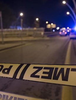 Beyoğlu'nda Bir Şahıs, Apartmanın Giriş Katında &Ouml;l&uuml; Bulundu