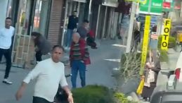 Beyoğlu&rsquo;nda Yol Verme Kavgası Kanlı Bitti: 1 Yaralı