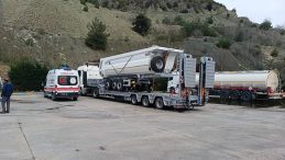 Bilecik'te tır s&uuml;r&uuml;c&uuml;s&uuml; aracında &ouml;l&uuml; bulundu