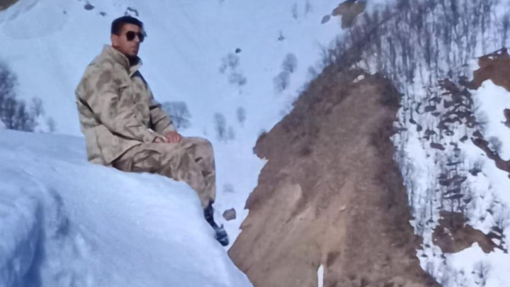 Bing&ouml;l'de korkun&ccedil; olay! Oturduğu buz k&uuml;tlesi kırıldı, u&ccedil;urumdan d&uuml;şerek hayatını kaybetti