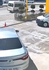 Bitlis&rsquo;te minib&uuml;s&uuml;n &ccedil;arptığı 4 yaşındaki &ccedil;ocuk hayatını kaybetti
