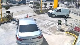 Bitlis&rsquo;te minib&uuml;s&uuml;n &ccedil;arptığı 4 yaşındaki &ccedil;ocuk hayatını kaybetti