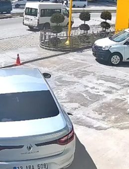 Bitlis&rsquo;te minib&uuml;s&uuml;n &ccedil;arptığı 4 yaşındaki &ccedil;ocuk hayatını kaybetti