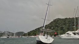 Bodrum'da Fırtına Etkili Oldu, 2 Tekne Karaya Oturdu