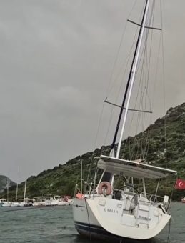 Bodrum'da Fırtına Etkili Oldu, 2 Tekne Karaya Oturdu