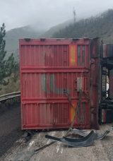 Bolu'da Korkutan Kaza: TIR B&ouml;yle Devrildi!